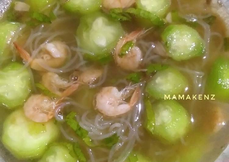 bahan dan cara membuat Sup Oyong dg udang