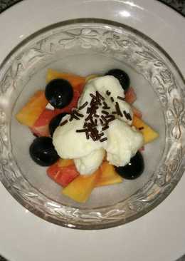 Fruit salad dgn ice cream