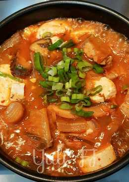 Kimchi Jjigae