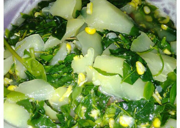 gambar untuk cara membuat Sayur bening daun katuk & pepaya muda