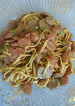 Mie gepeng goreng bakso sosis