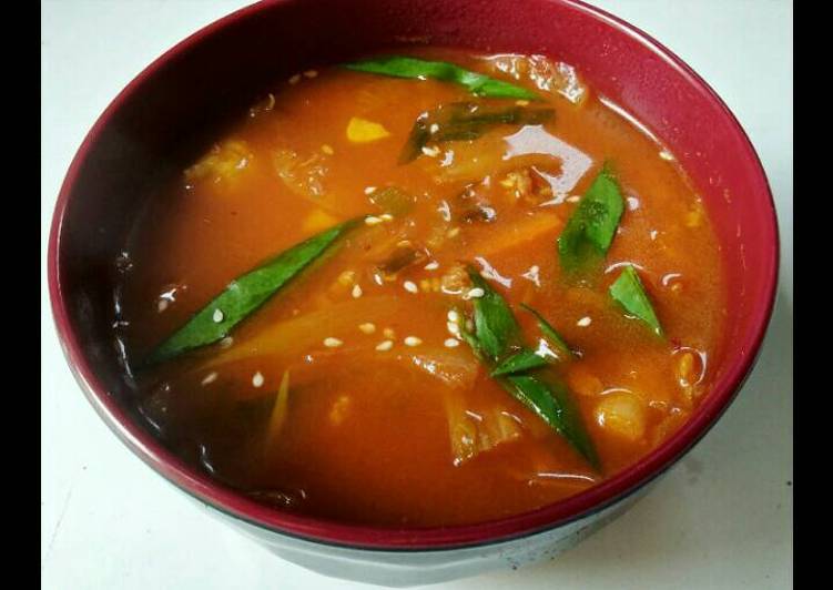 gambar untuk cara membuat Kimchi jjigae (sup kimchi) simple