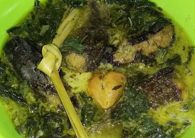 resep Lele + Daun ubi kriting masakan medan punya santan hemm enakk