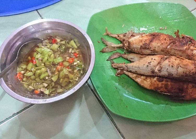 resep lengkap untuk Ikan kembung goreng with sambal matah ijo