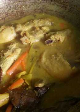 Soto ayam (kuning)