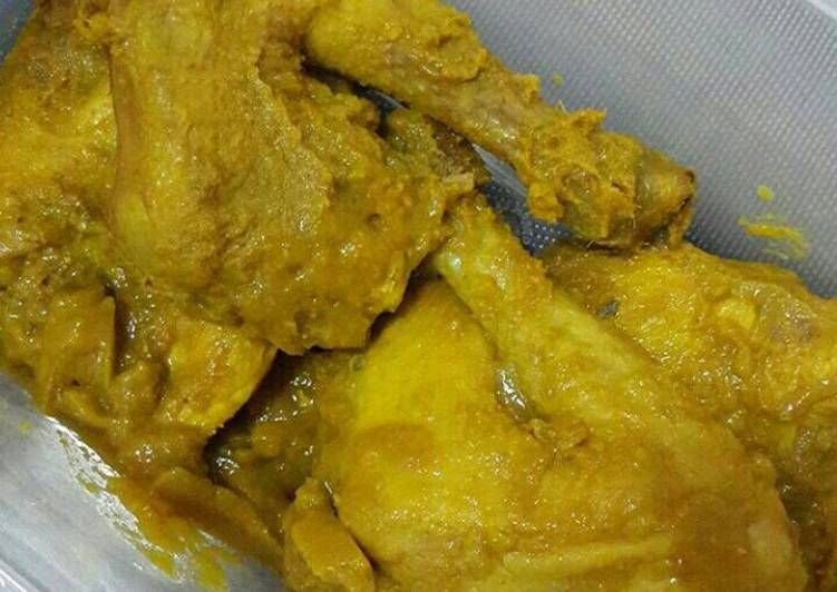 Resep Ayam Ungkep Bumbu Kuning (stok tinggal goreng) oleh ...