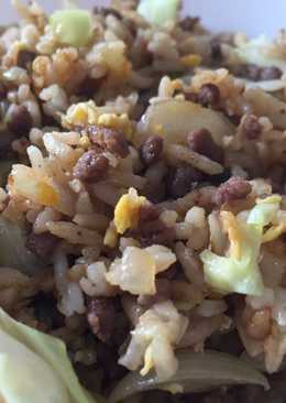 Nasi goreng pengantin baru dengan daging cincang