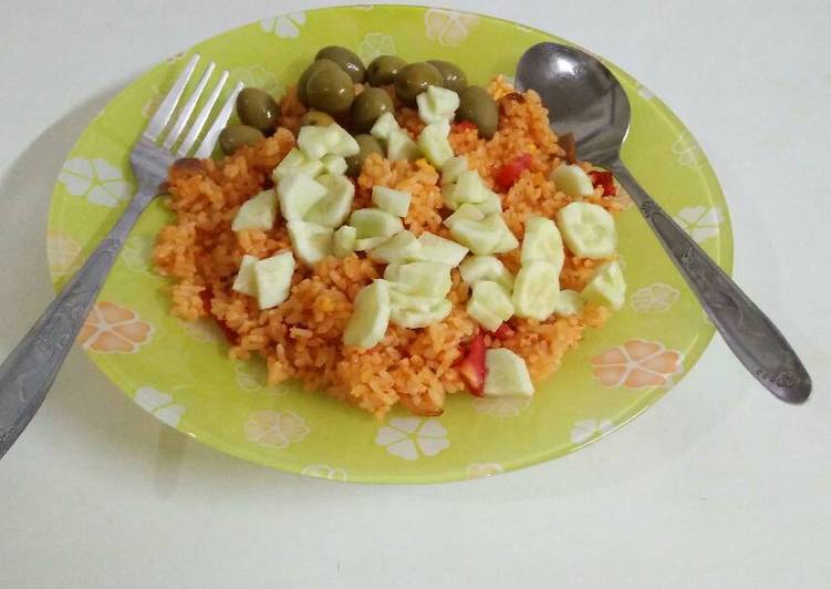 resep Nasi goreng seadanya #alaNakKairo#dg taburan asinan zaitun&timun