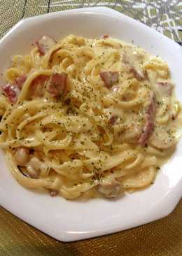 Fettucini alfredo with smoked beef and mushroom