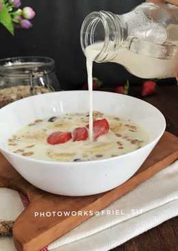 Overnight oats with granola & fruits