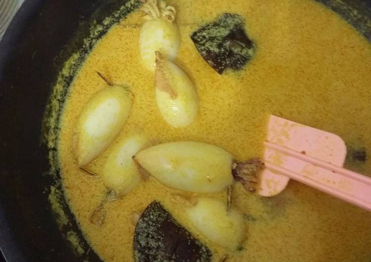 resep lengkap untuk Gulai Cumi isi Tahu