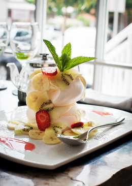 Blood orange Pavlova with fresh fruit