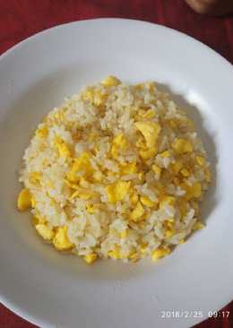 Nasi goreng mentega (bekal anak)