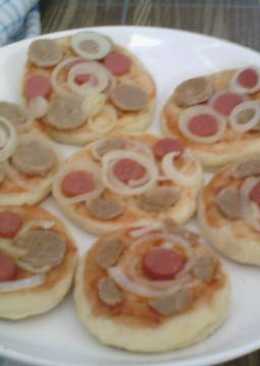 Mini pizza tuna meatball with sausage irit dan praktis