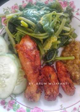Ayam dan tempe goreng bumbu
