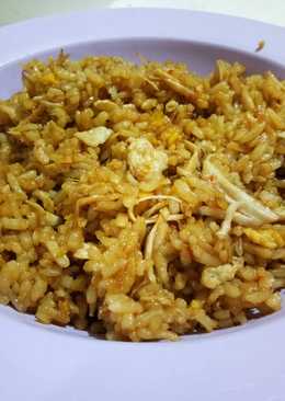 Nasi goreng ayam nggak pedes