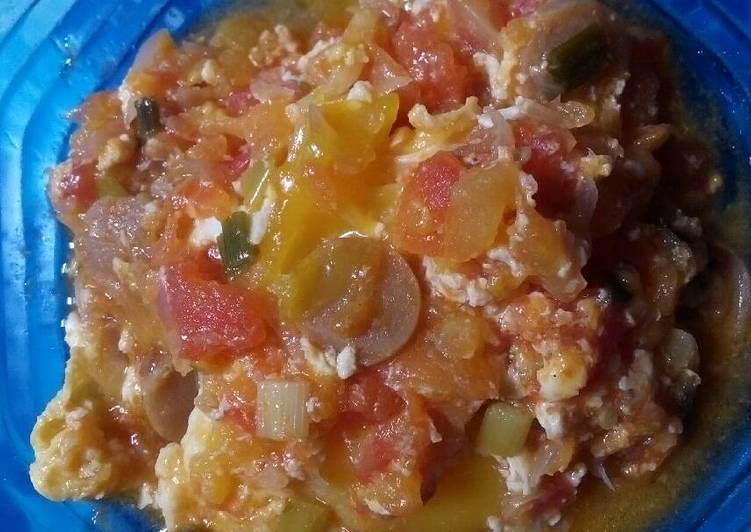 resep lengkap untuk Simple egg and sausage tomato soup