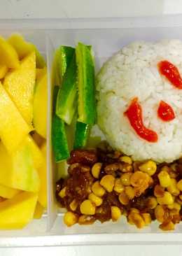 Onigiri tongkol + tumis jagung spesial