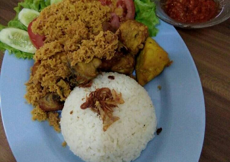 resep makanan Ayam Kremes Mbok Berek