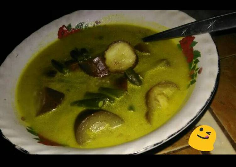 bahan dan cara membuat Sayur Terong Kuah Kuning