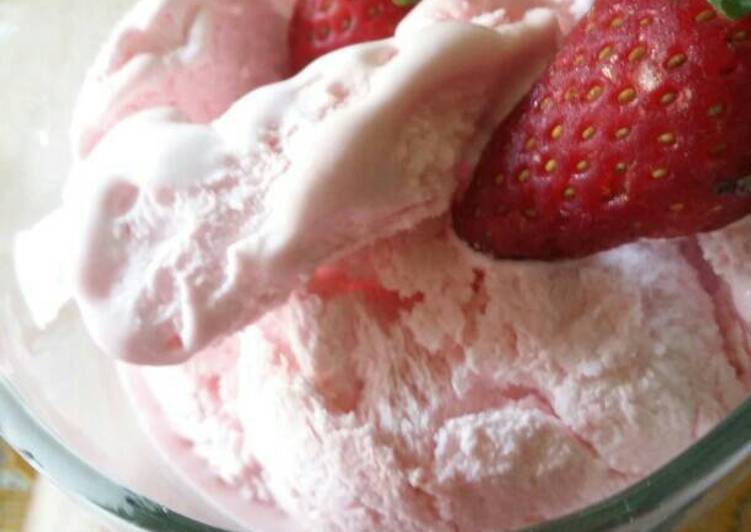 resep lengkap untuk Es krim strawberry ala akooh