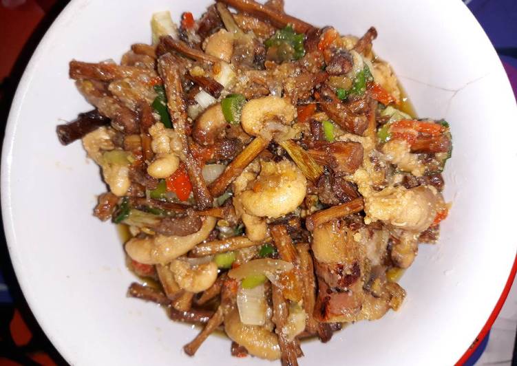 Resep Tumis sulur telur ikan Karya Arliyah