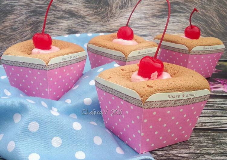 resep makanan Strawberry Hokkaido Chiffon Cupcake
