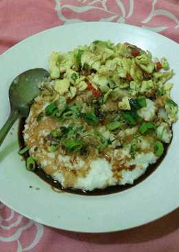 Bubur nasi with telur dadar orek