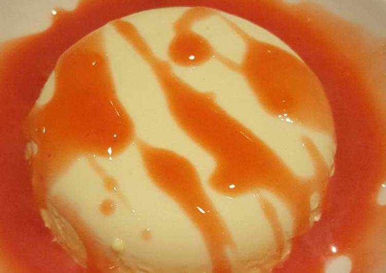 gambar untuk resep Panna Cotta with strawberry sauce