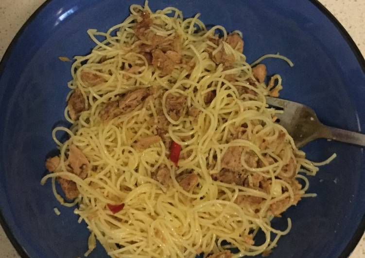 Resep Spaghetti aglio olio Tuna Oleh Tara