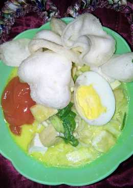 Soto ayam kuah kuning