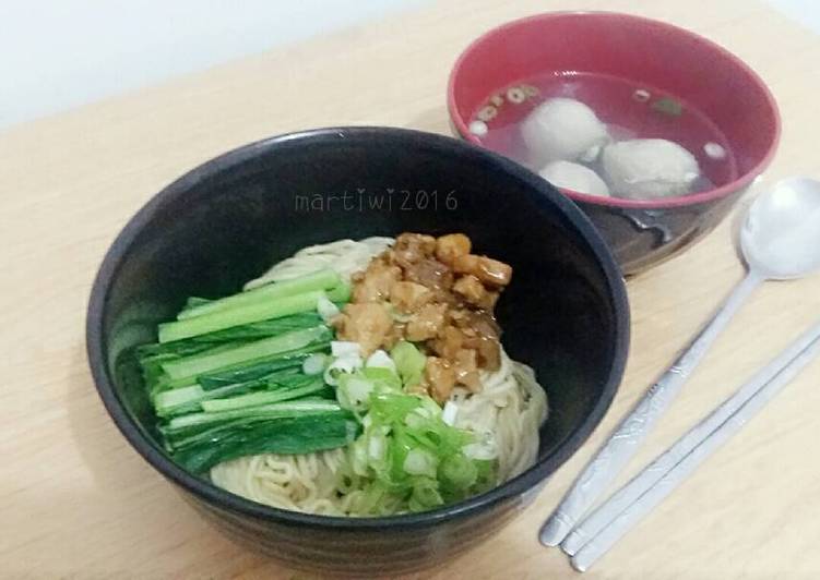 resep masakan Mie Ayam Jamur Baso Sapi