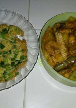 Balado terong dan tempe plus telor dadar selimut daun bawang