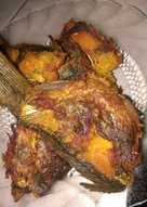 Ikan mas goreng kekuningan