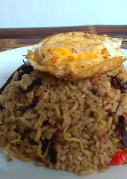 Nasi Goreng Mawut Cumi Asap with jamur kuping