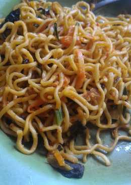 Mie Goreng Spesial (pedas)