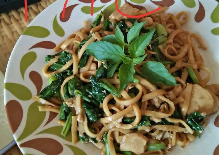 gambar untuk cara membuat Mie goreng baso cumi