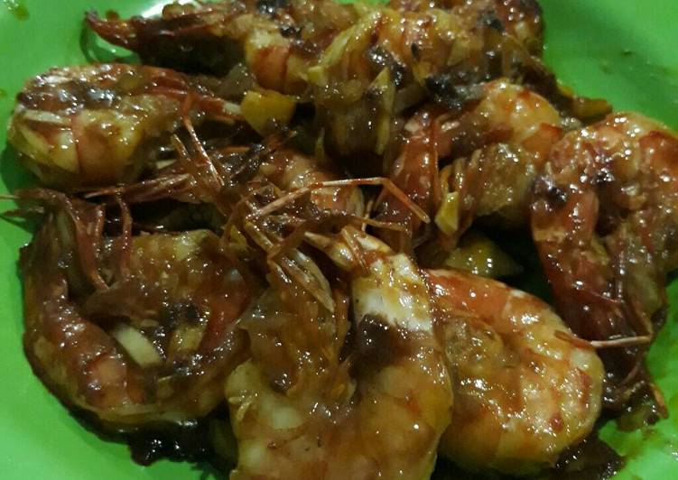 bahan dan cara membuat Udang bakar mentega teflon