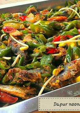 Oseng-oseng ikan asin BeJo (caBe iJo)