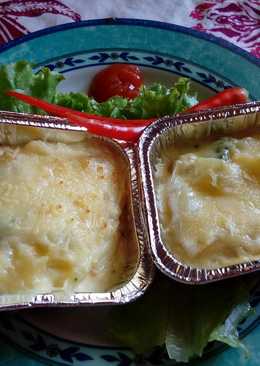 Kentang panggang dengan brokoli saus keju