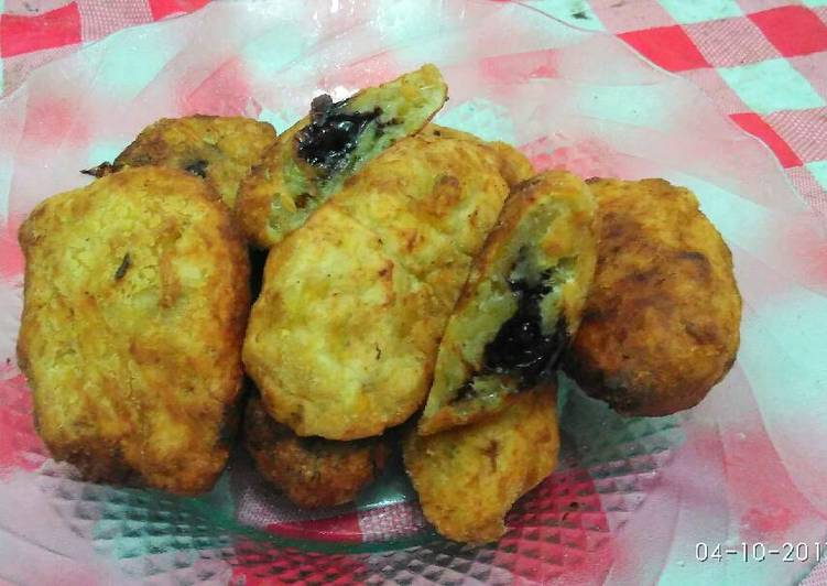 bahan dan cara membuat Kue Pisang Coklat Goreng