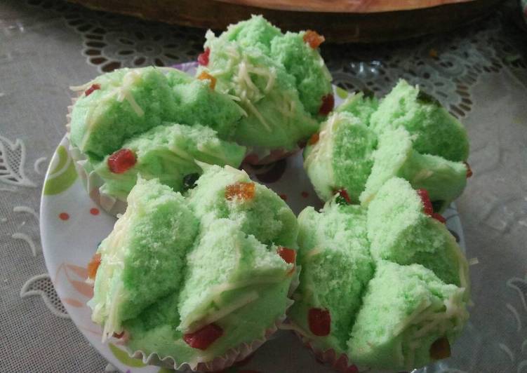 resep makanan Bolu Kukus Mekar Pandan Keju Sukade dengan isi Selai Blueberry