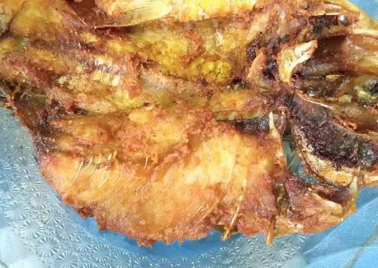 cara membuat Ikan mas goreng kering