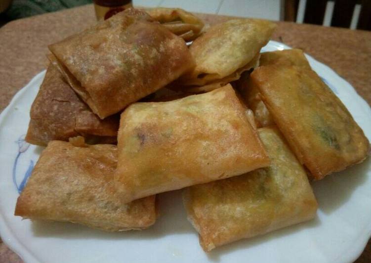 bahan dan cara membuat Martabak Telor (kulit lumpia)