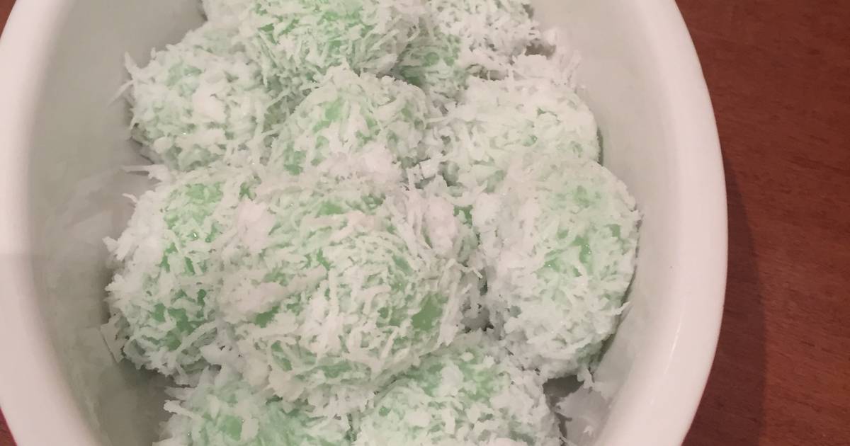 Resep Klepon Gula Bali (Glutinous Rice Balls stuffed with melted coconut sugar  and coated with salty coconut)