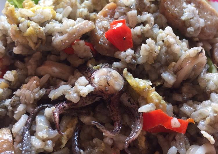 resep lengkap untuk Nasi Goreng Cumi Hitam