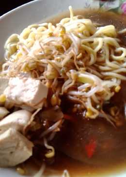 Lontong mie khas surabaya