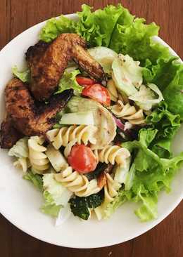 Pasta salad with chicken wings