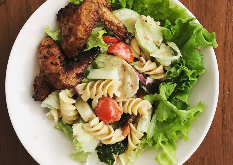 resep makanan Pasta salad with chicken wings