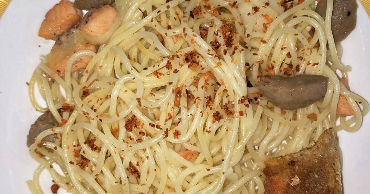24 resep spaghetti aglio olio salmon enak dan sederhana 